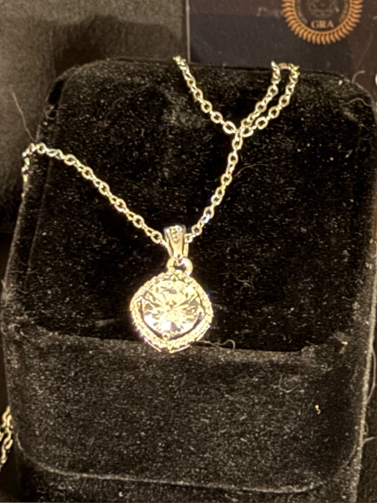 Sterling Silver Round Moissanite Pendant Necklace - White 78$